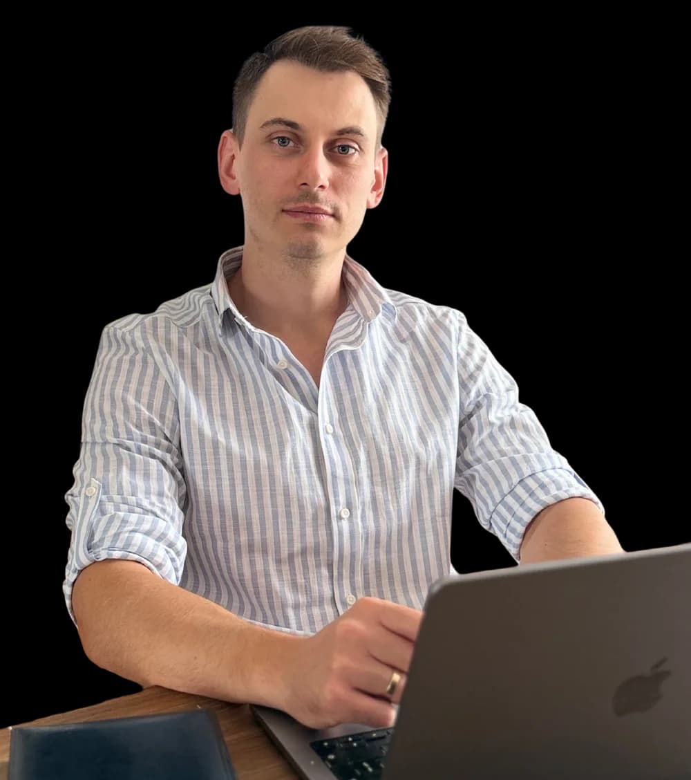 Krystian Kałuża analyzing an online store